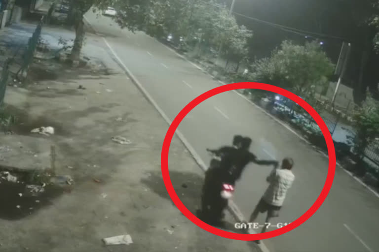 snatching incident caught in CCTV