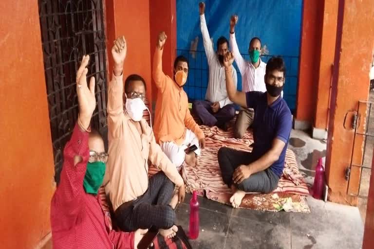 Protest by activists of All India Hindu Mahasabha