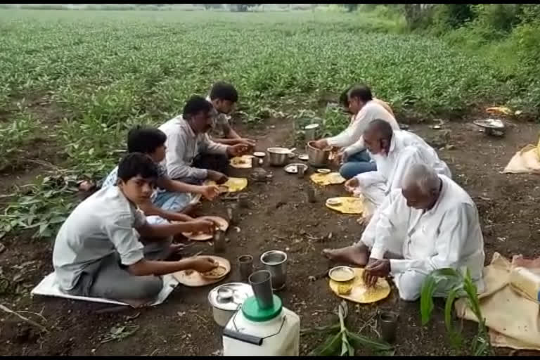 Villagers organize garden kitchen for good rain in Dewas