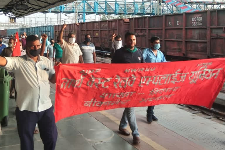 railway employees protest in bhiwani