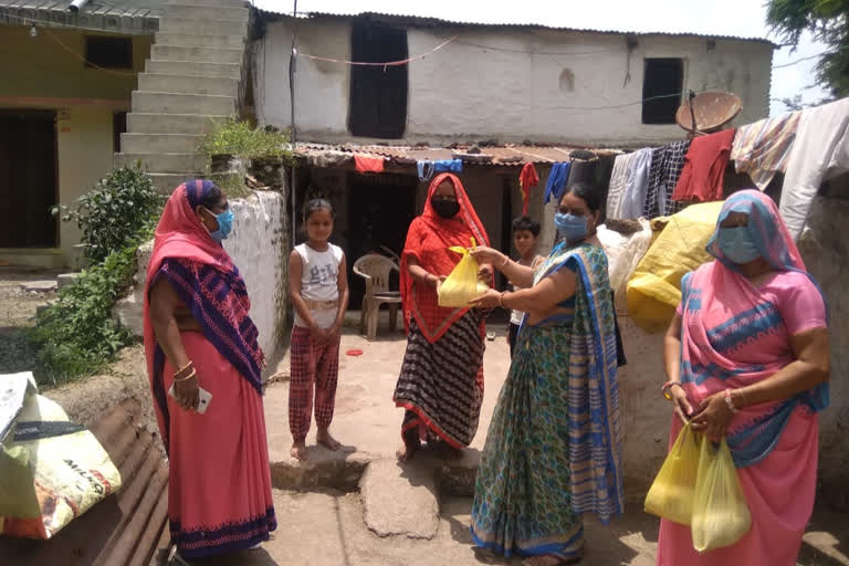 Anganwadi workers giving nutritious food from door to door