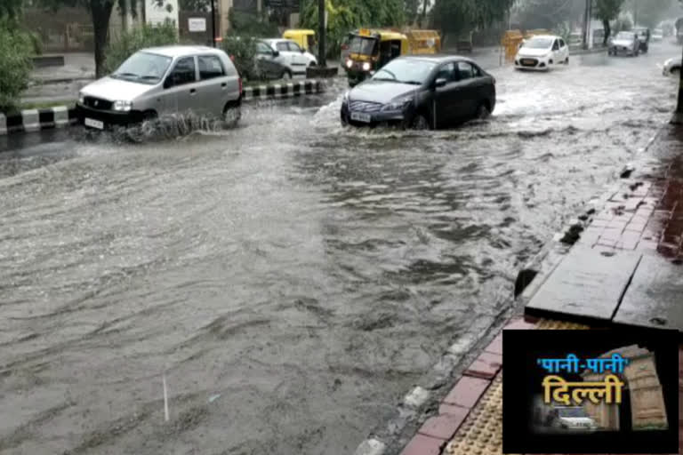 water logging at chhatarpur main road due to rain in delhi