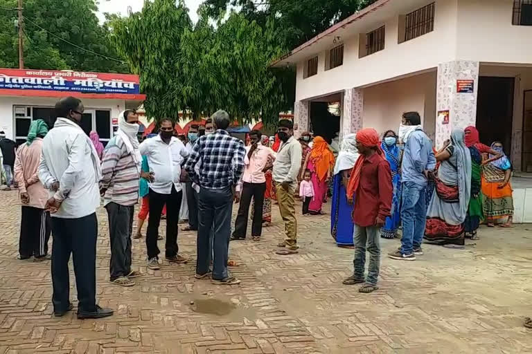 dead body found on bank of river in lucknow