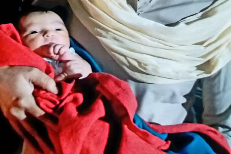 newborn found in sulabh complex, baby girl found in jaipur