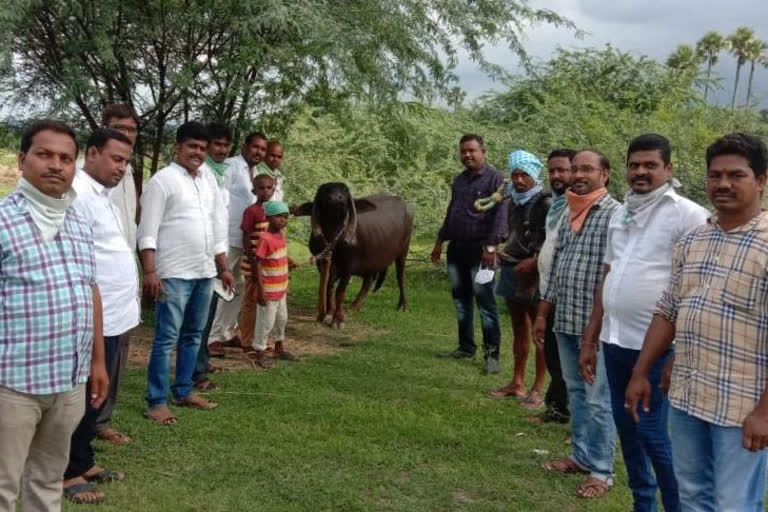 old friends helped to friends family after his death in yadagirigutta