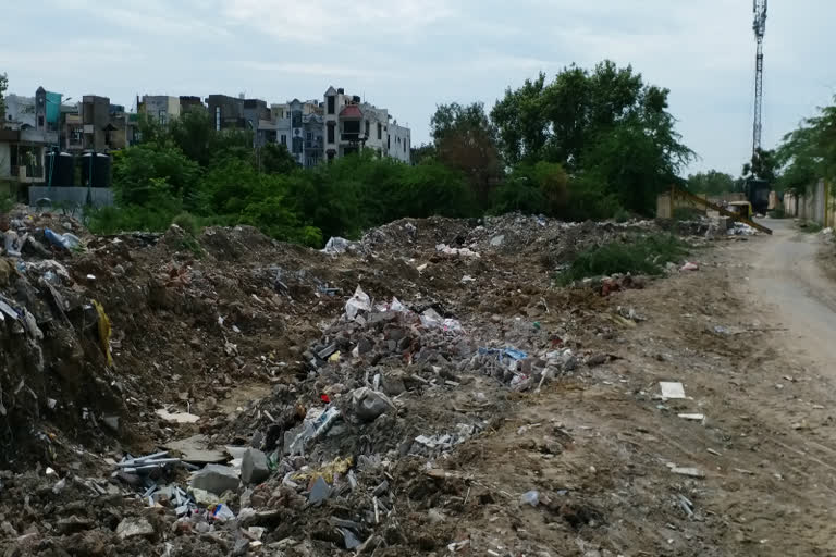 landfill site in west delhi madipur people upset due to debris