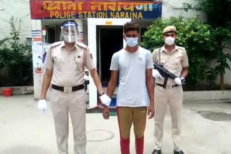 Naraina police arrested crook in delhi