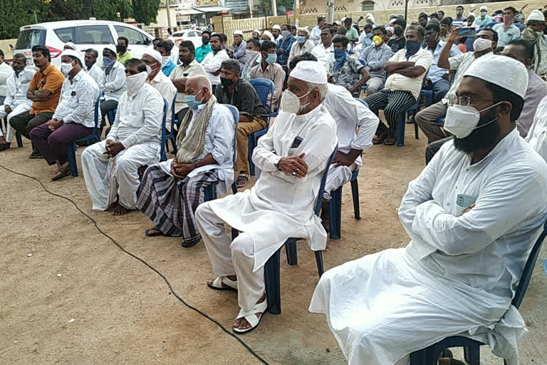 Preliminary meeting by police officers