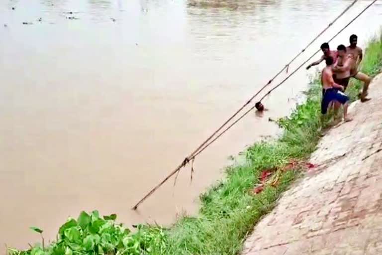 लखूवाली पुलिस चौकी  नागरिक सुरक्षा आपदा विभाग  गोताखार की टीम  hanumangarh news  dive team  suicide news  Indira gandhi canal  lakhuwali police  civil safety disaster department  etv bharat news