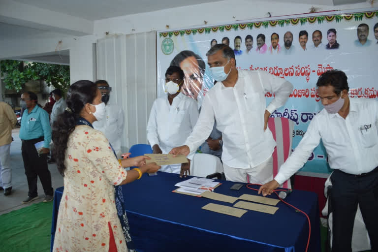 minister harish rao distributed loan certificates