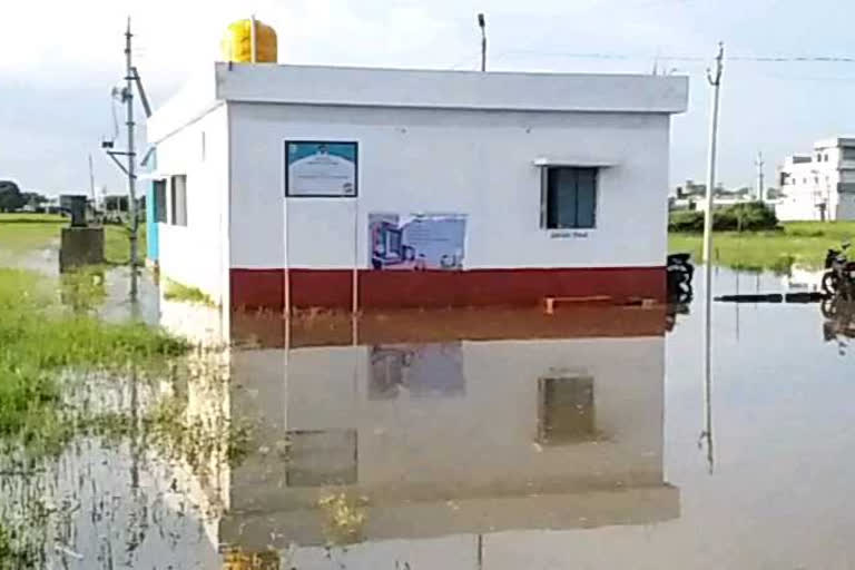 kurnool district raithu nagaram village secretariat struck in water