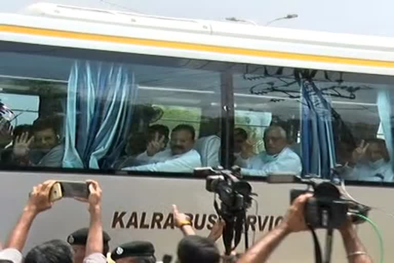 53 MLAs leave for jaisalmer, जैसलमेर न्यूज