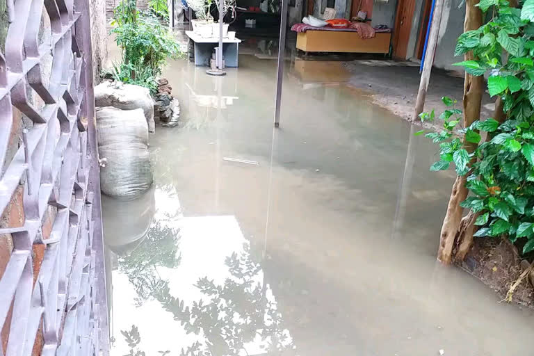 water logged in tilak nagar solapur due to heavy rain