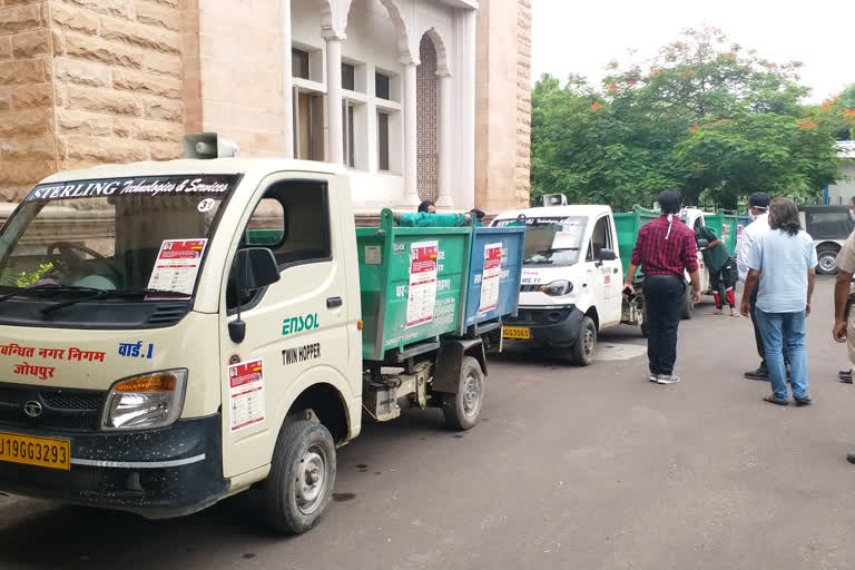 Chariot becomes garbage vehicle, कचरा वाहन बने कोरोना रथ