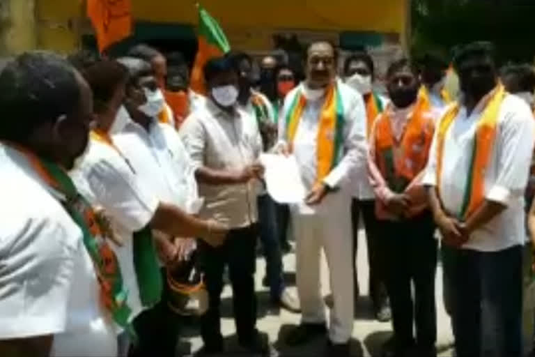 bjp leaders protest against arrest in ramagundam