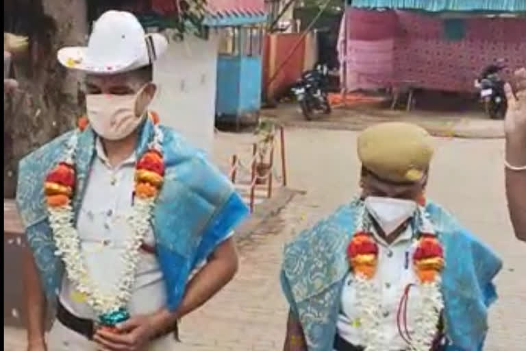 ಧಾರವಾಡ ಸಂಚಾರಿ ಠಾಣೆ ಸಿಬ್ಬಂದಿಗೆ ಅದ್ಧೂರಿ ಸ್ವಾಗತ