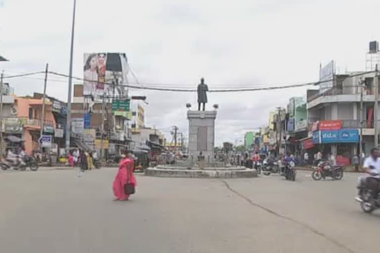 ಆತಂಕದಲ್ಲಿ ಚಳ್ಳಕೆರೆ ಜನ