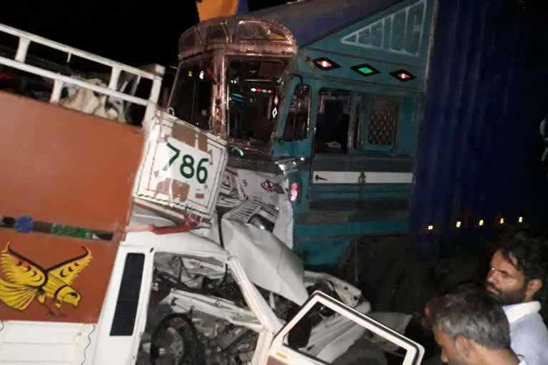 alwar road accident,  अलवर सड़क हादसा,  ट्रक और पिकअप में टक्कर,  truck collide with pickup in alwar