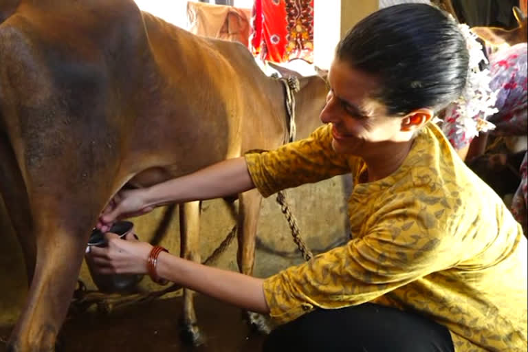 A Spain Girl Became the Karnataka Girl after Stays in state amid the Lockdown, learned kannada language