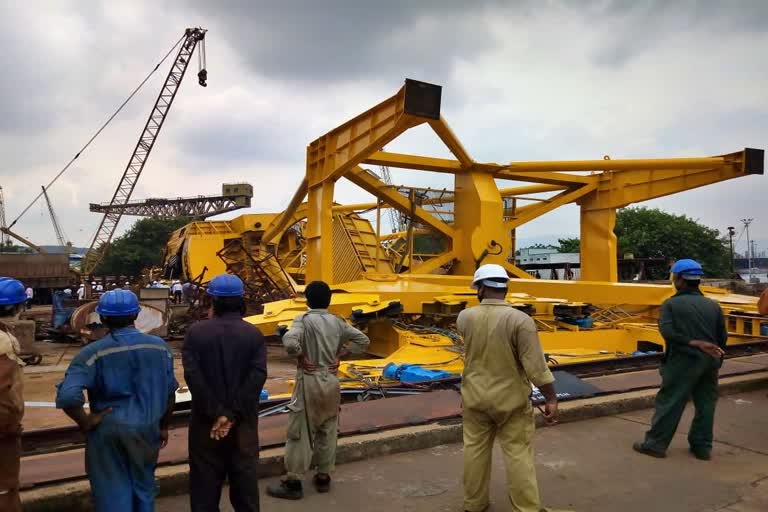 Accident at Visakhapatnam Hindustan shipyard