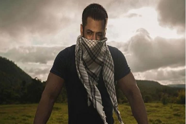 Salman Khan wishes fans 'Eid Mubarak' with COVID-19 twist