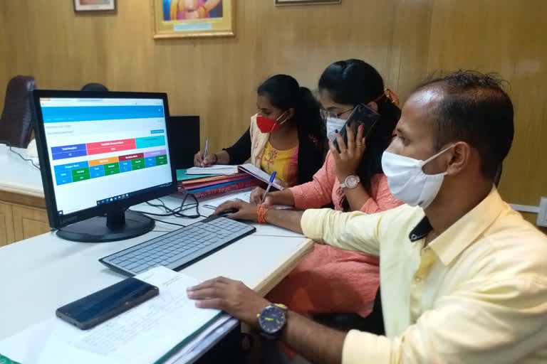 24-hour Corona Helpline Room in Nashik Municipal Corporation