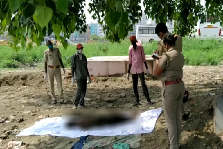 dead body of a youth found in Som Bazaar of Sector-45 noida