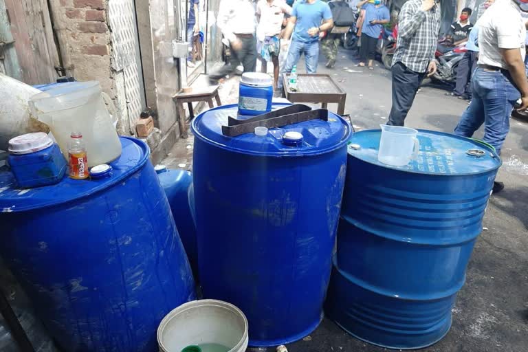 fourteen hundred litres of spurious sanitizer seized in Kolkata Two arrested Etv bharat news