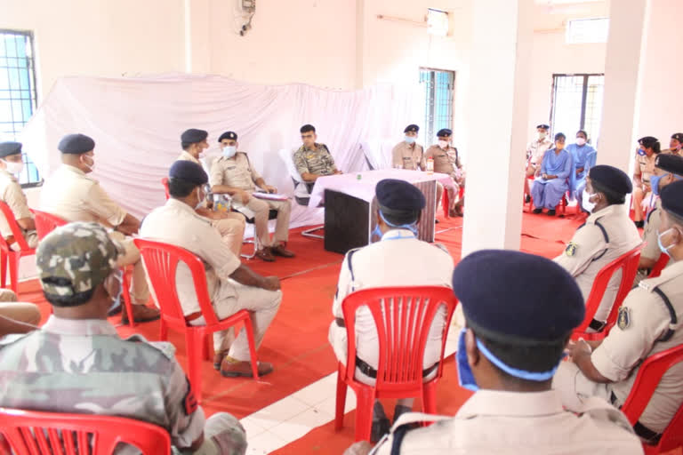 SP took the meeting of police officers and employees