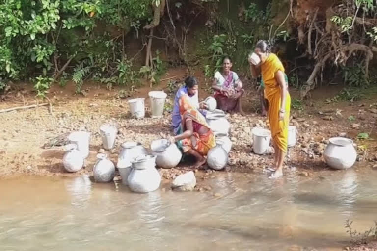 keonjhar latest news, tribal villages in keonjhar, fundamental rights in keonjhar, rugudi sahi, drinking water problem in keonjhar, କେନ୍ଦୁଝର ଲାଟେଷ୍ଟ ନ୍ୟୁଜ୍‌, କେନ୍ଦୁଝରରେ ଆଦିବାସୀ ଅଧ୍ୟୁଷିତ ଗାଁ, କେନ୍ଦୁଝରରେ ଅପହଞ୍ଚ ମୌଳିକ ସୁବିଧା, ରୁଗୁଡି ସାହି, କେନ୍ଦୁଝରରେ ପାନୀୟ ଜଳ ସମସ୍ୟା