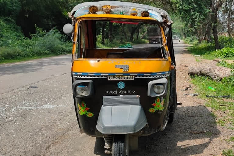 mahoba news  road accident in mahoba