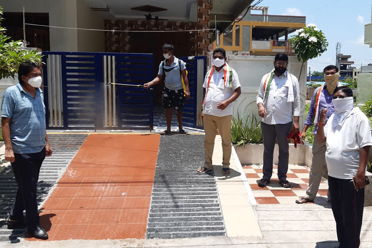 chemicals spraying in the homes of corona victims at mancherial town