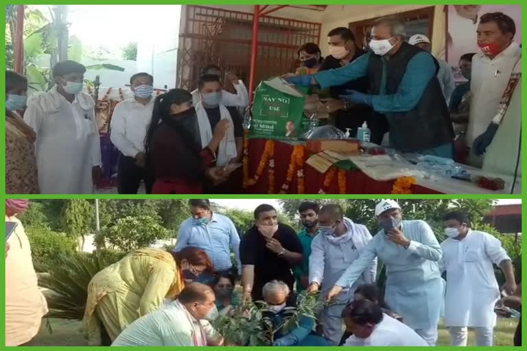 delhi bjp president adesh gupta distributed mask, sanitizer and kadha to health workers