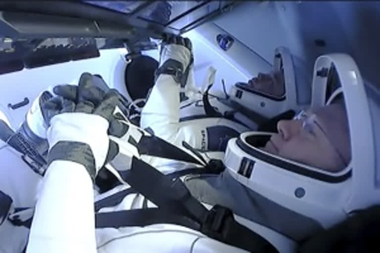 SpaceX capsule and NASA crew make 1st splashdown in 45 years