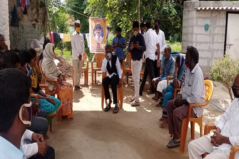 Mandakrishna Madiga visiting the family of a deceased farmer in siddipet district