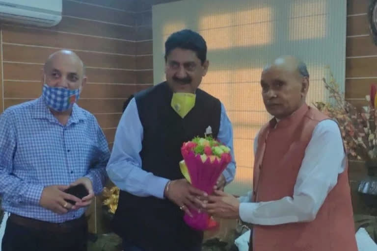 Rakesh Pathania met Prem Kumar Dhumal