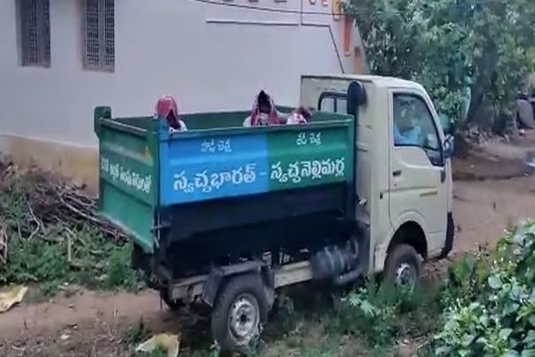 Three alleged COVID-19 positive persons taken to hospital in garbage truck, inquiry constituted