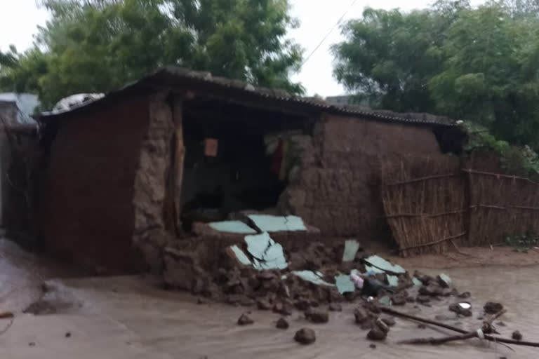 house wall fell down in laxmidevi kalwa village