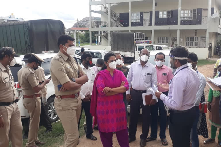 District collector R.Latha visit to Containment Zone