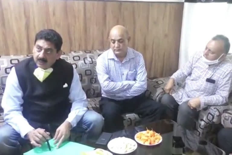 Sports Minister Rakesh Pathania holds meeting with officials in hamirpur