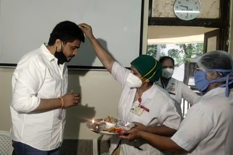 Rohit Pawar celebrated Rakshabandhan with Sassoon Hospital staff in pune