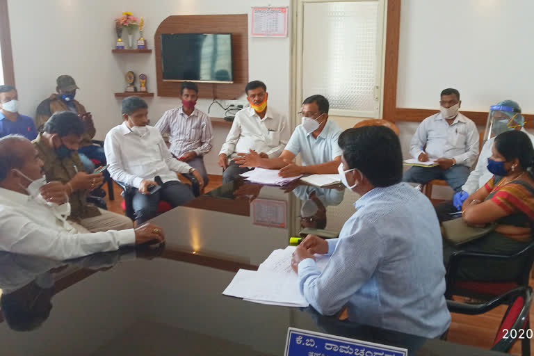 MlA S. Ramappa meeting with offials in harihara
