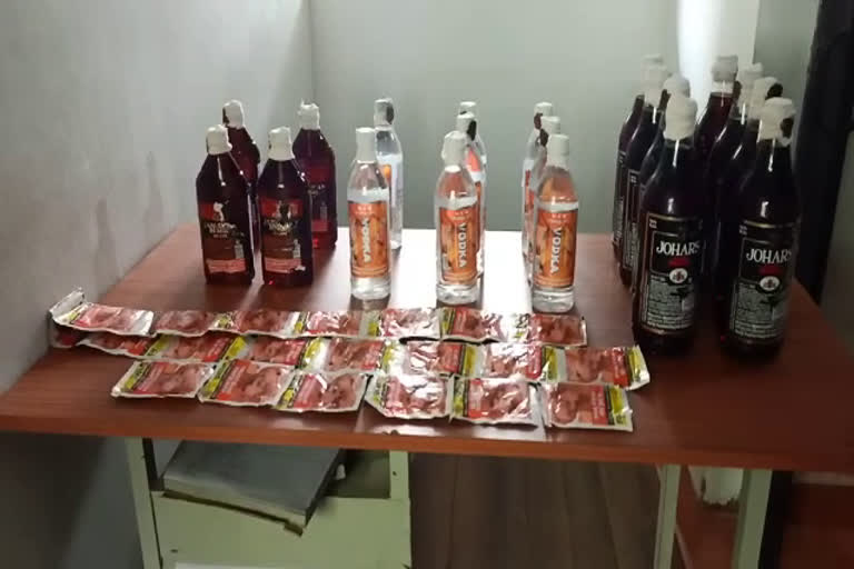 Police arrest  illegal liquor  malappuram news  മലപ്പുറം വാര്‍ത്തകള്‍  ഹാൻസ് പിടിച്ചു  മദ്യവില്‍പ്പന  കാളികാവ് പൊലീസ്