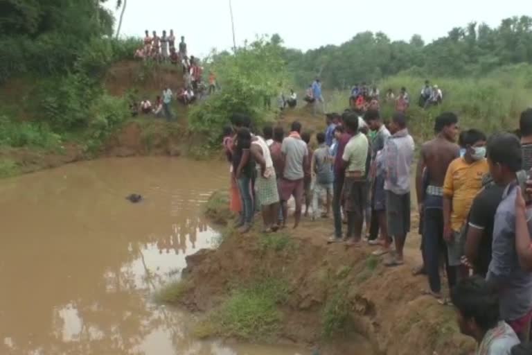 kendrapara latest news, crocodile stuck in human trap, crocodile, crocodile fear in kendrapara, କେନ୍ଦ୍ରାପଡା ଲାଟେଷ୍ଟ ନ୍ୟୁଜ୍‌, କେନ୍ଦ୍ରାପଡାରେ ମଣିଷ ଫାସରେ କୁମ୍ଭୀର, କୁମ୍ଭୀର, କେନ୍ଦ୍ରାପଡାରେ କୁମ୍ବୀର ଉତ୍ପାତ