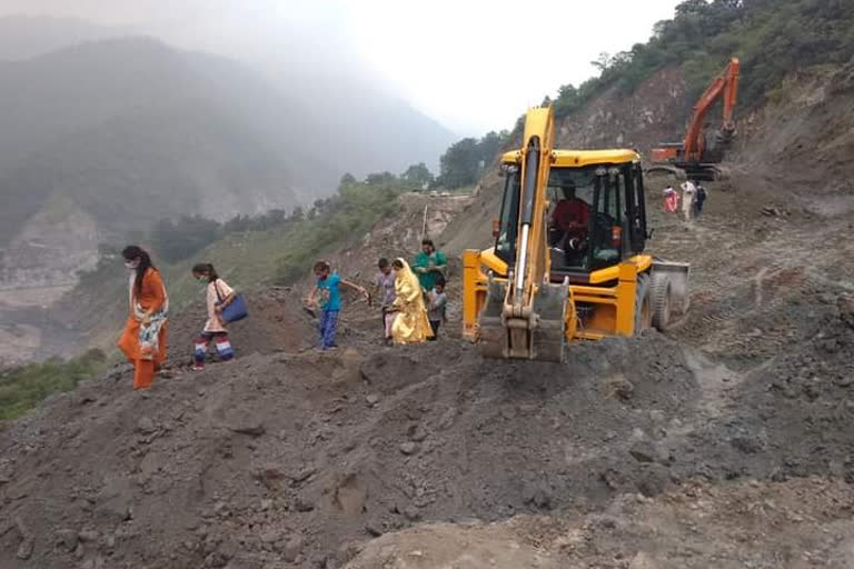 landslide on national highway 707