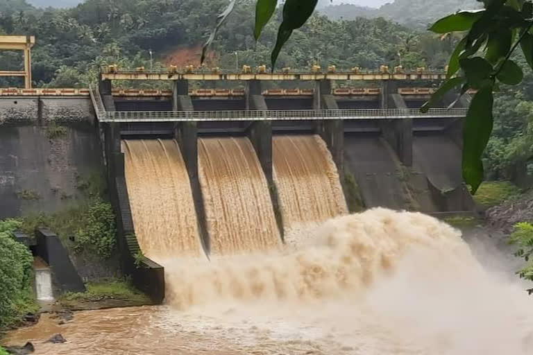 latest idukki dam  കാലവർഷം ശക്തി പ്രാപിച്ചതോടെ ഇടുക്കി കല്ലാർകുട്ടി അണക്കെട്ട് തുറന്നു