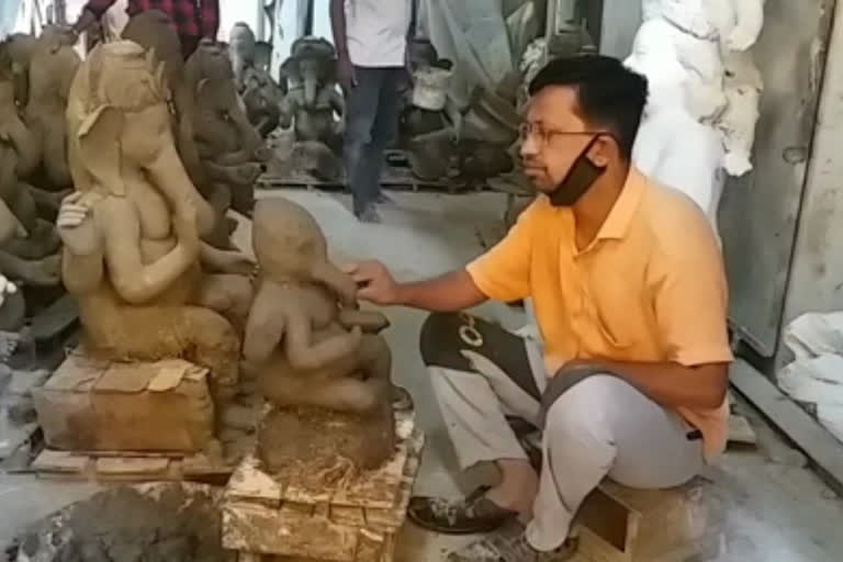 Sculptor in nagpur facing faincial issuse due to corna