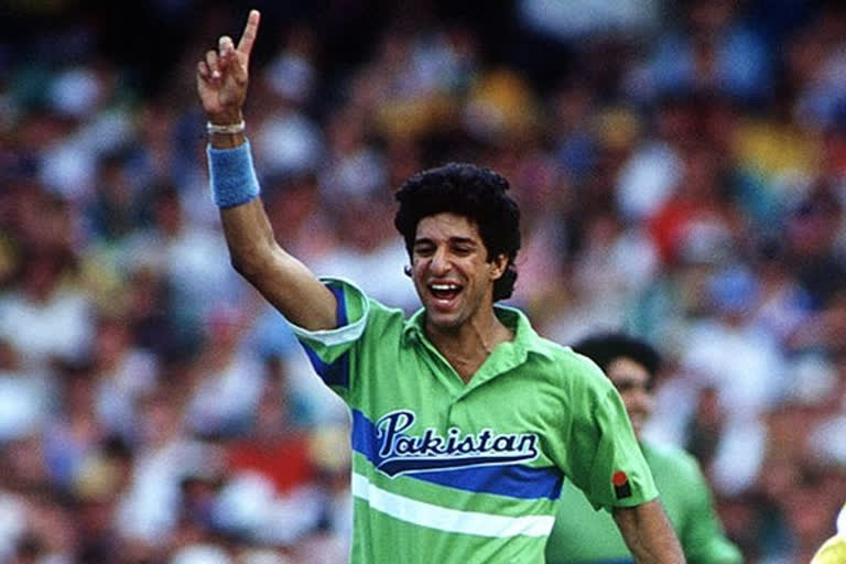 wasim akram hitted roshan mahanamas private part twice in a row