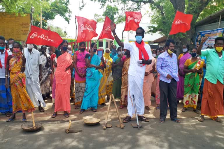 'ஊராட்சி மன்ற தலைவியை காணாமே' - 100 நாள் வேலைத்திட்ட பணியாளர்கள் ஆர்ப்பாட்டம்