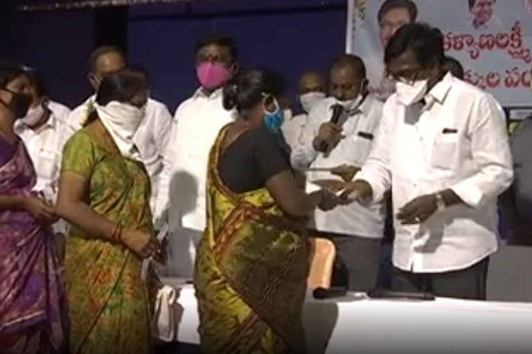 minister puvvada ajaykumar distributed kalyana laxmi cheques